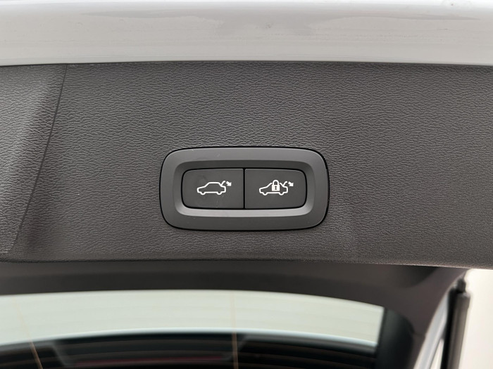 Volvo XC40 B3 PLUS DARK AUT CZ