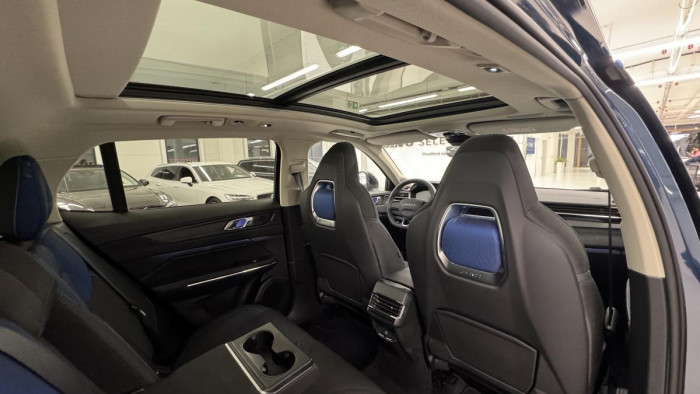 Lynk & Co 01 PHEV DCT AUT 1.maj. REZERVACE