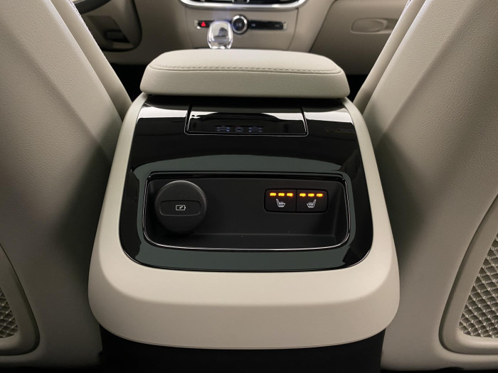 Volvo V60 T8 AWD PLUG-IN BRIGHT ULTRA CZ