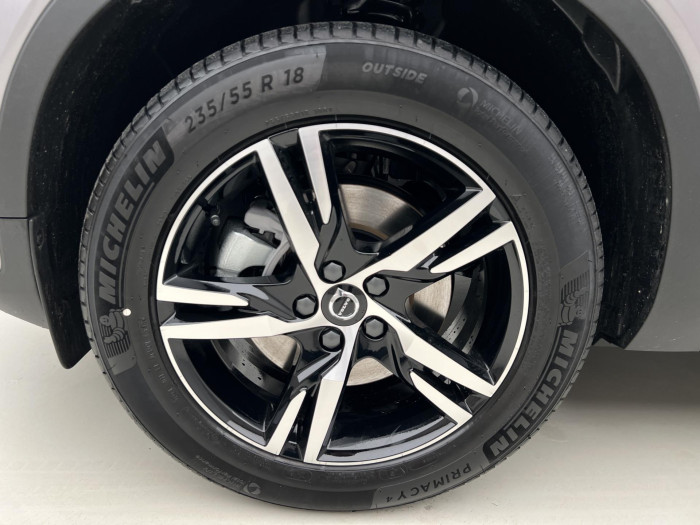 Volvo XC40 B3 DARK PLUS AUT