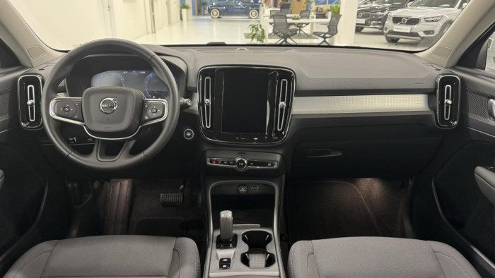Volvo XC40 B4 AWD MOMENTUM REZERVACE 2.0 Momentum