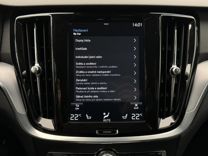 Volvo V60 CC D4 AWD MOMENTUM CZ 1.maj 2.0 d CC CC Momentum