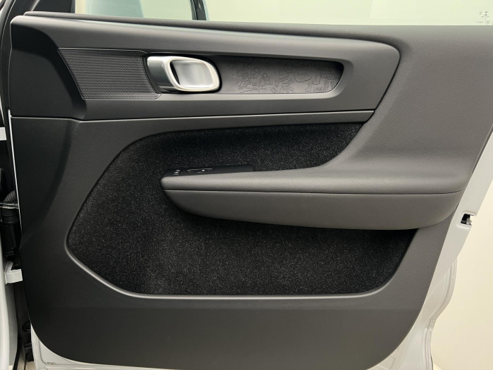 Volvo XC40 D4 AWD MOMENTUM PRO AUT CZ 2.0 d Momentum