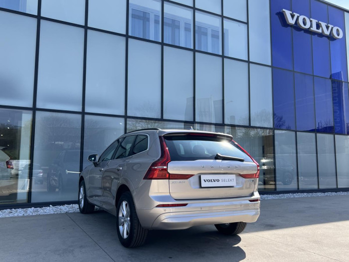 Volvo XC60 B4 AWD CORE Aut 1.maj.