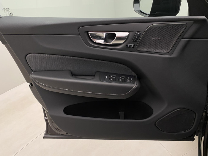 Volvo XC60 B5 AWD R-DESIGN AUT 1.maj