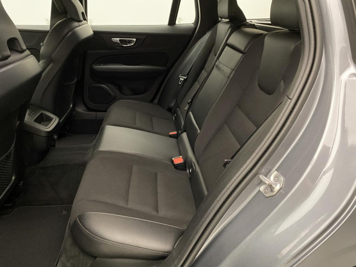 Volvo V60 B4 MOMENTUM AUT REZERVACE 2.0 Momentum