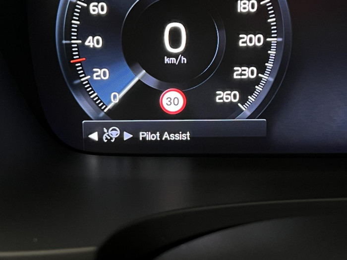 Volvo V90 B4 R-DESIGN AUT 1.maj.