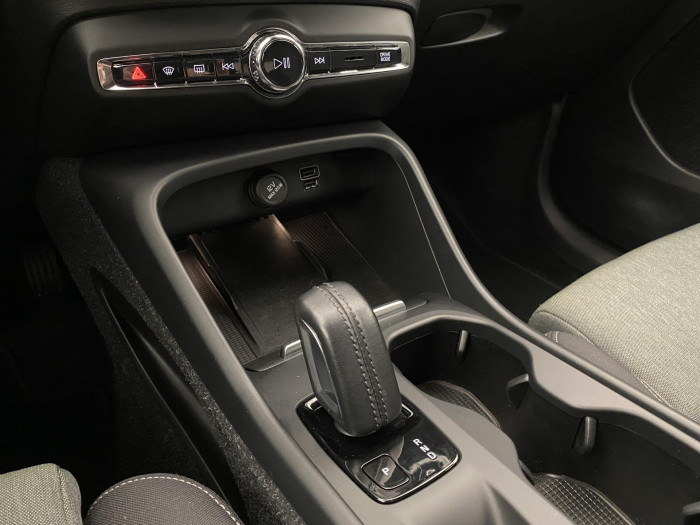 Volvo XC40 B4 AWD MOMENTUM AUT CZ 2.0 Momentum