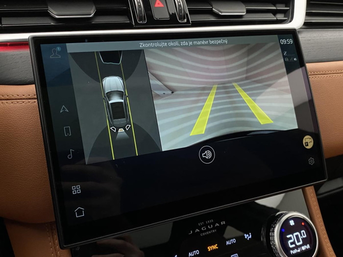 Jaguar F-Pace D200 R-DYNAMIC REZERVACE 2.0 d Dynamic