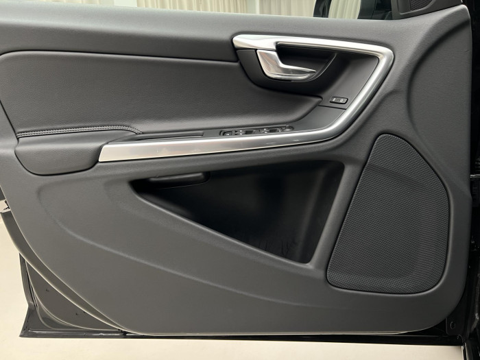 Volvo V60 D4 MOMENTUM REZERVACE 2.0 d Momentum