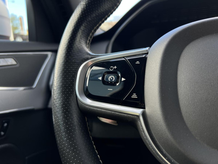 Volvo XC90 D5 AWD R-DESIGN 7MÍSTNÁ Aut 2.0 d