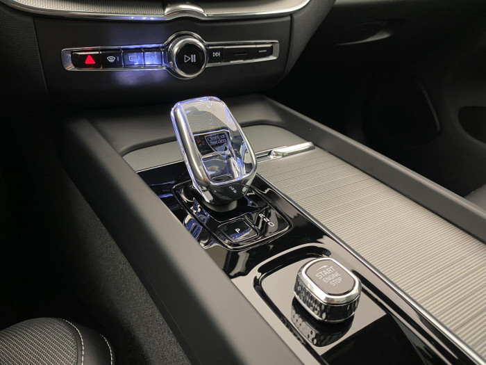 Volvo XC60 T6 AWD PLUG-IN DARK PLUS AUT