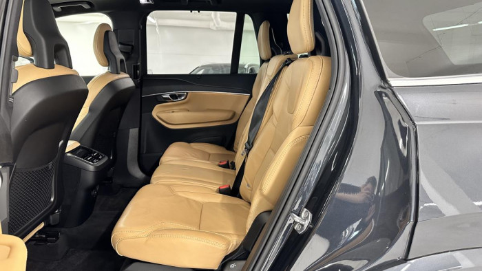 Volvo XC90 B5 AWD INSCRIPTION REZERVACE