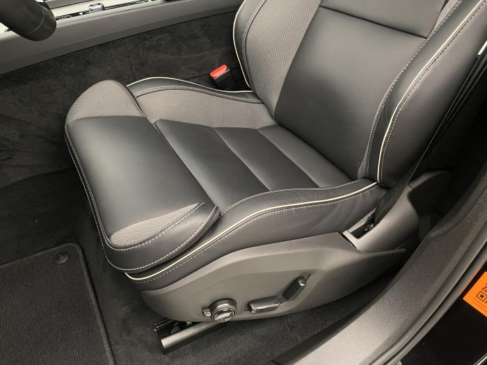 Volvo XC60 T8 AWD PLUG-IN PLUS REZERVACE