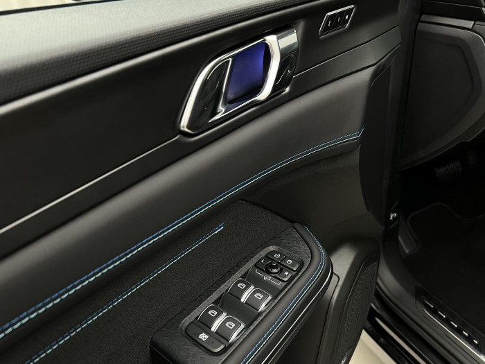 Lynk & Co 01 PHEV DCT AUT