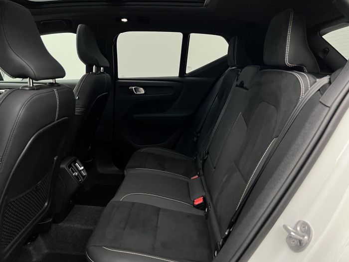 Volvo XC40 B3 ULTRA DARK AUT CZ