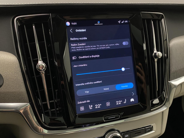 Volvo V90 T8 AWD Plug-in DARK ULTRA