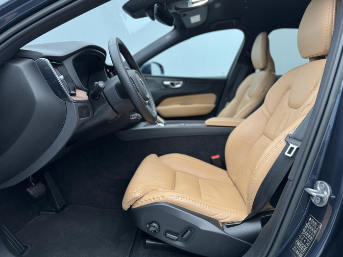 Volvo XC60 B4 AWD PLUS BRIGHT CZ 1. maj