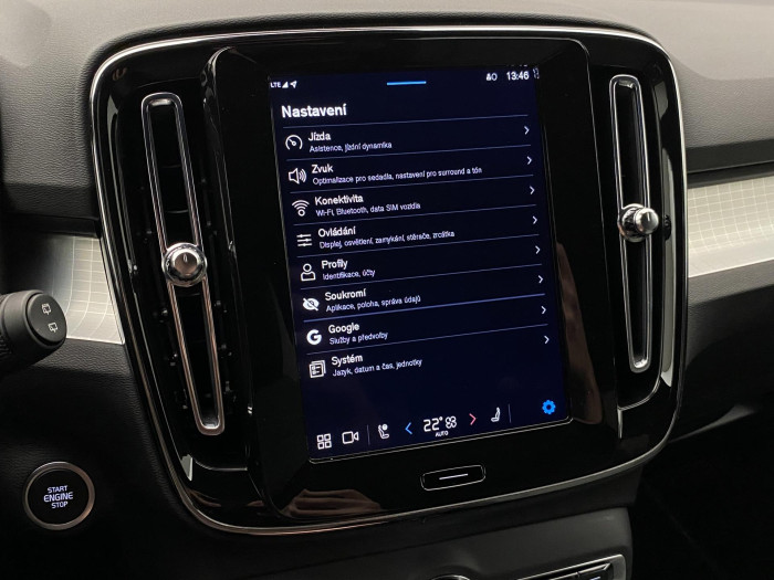 Volvo XC40 B3 DARK PLUS AUT CZ