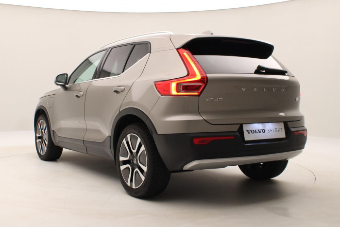 Volvo XC40 T5 INSCRIPTION REZERVACE