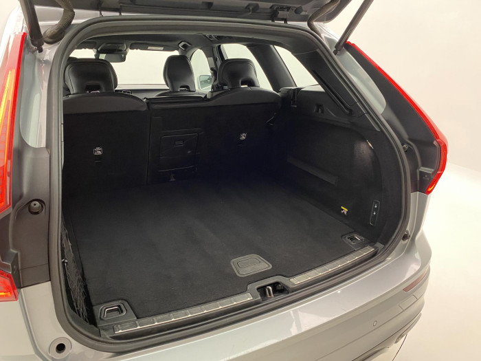 Volvo XC60 D4 AWD R-DESIGN AUT CZ 2.0 d