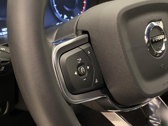 Volvo XC40 B4 AWD R-DESIGN AUT CZ