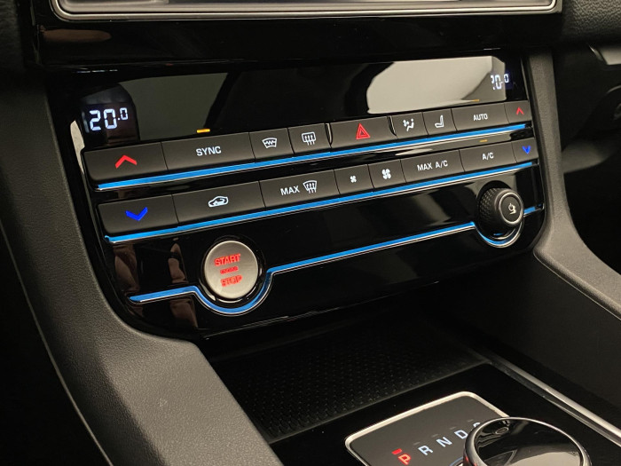 Jaguar F-Pace 20d R-SPORT AWD REZERVACE 2.0 d Sport