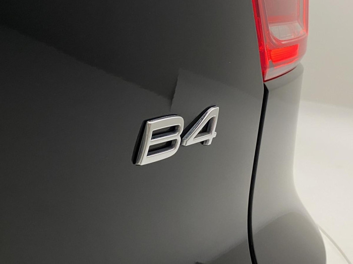Volvo XC40 B4 MOMENTUM AUT REZERVACE 2.0 Momentum