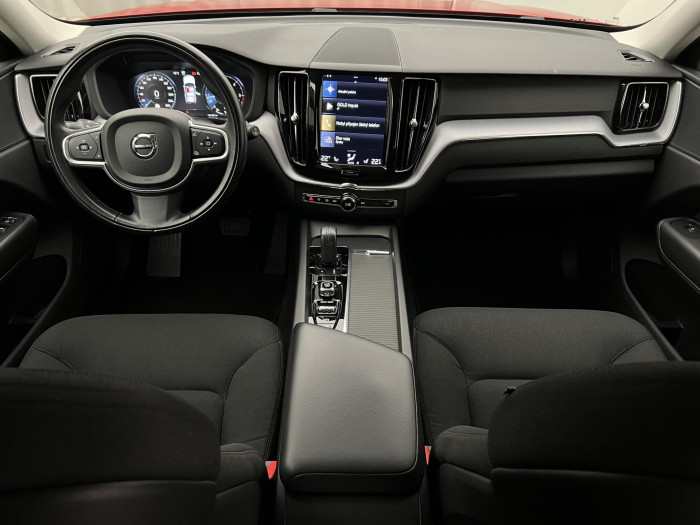 Volvo XC60 B4 AWD MOMENTUM AUT CZ 2.0 Momentum