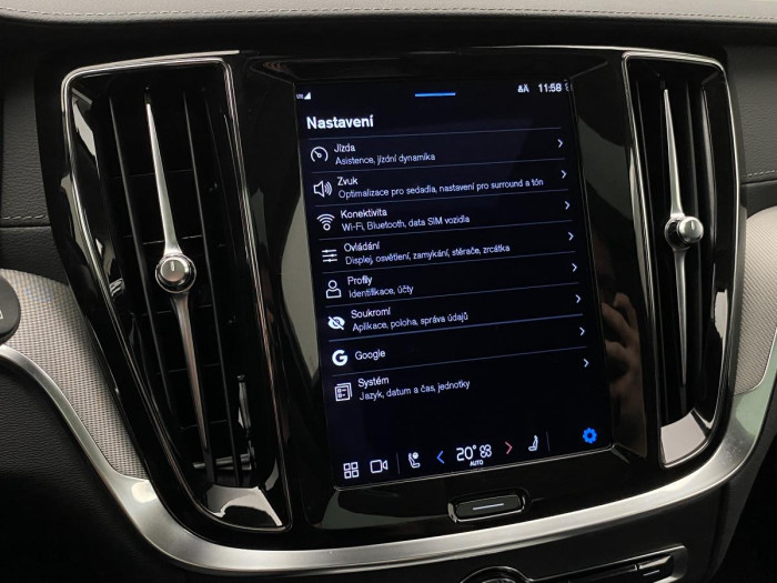 Volvo V60 B4 ULTIMATE DARK AUT REZERVACE