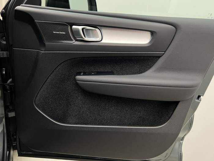 Volvo XC40 B3 DARK PLUS AUT