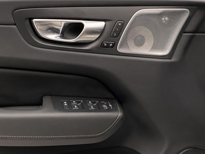 Volvo XC60 B5 AWD ULTIMATE REZERVACE
