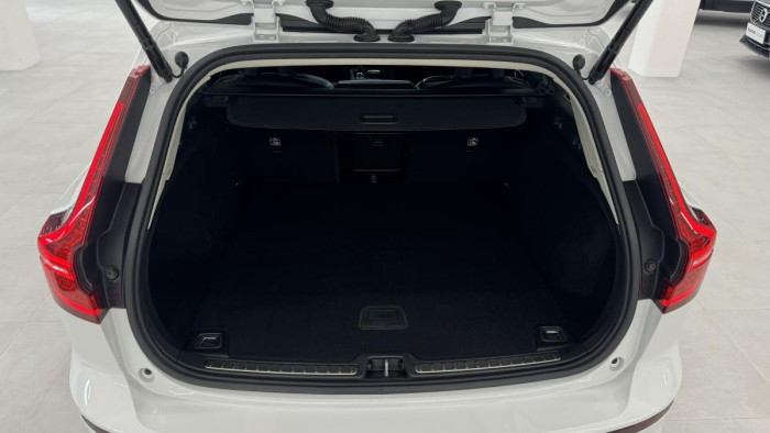 Volvo V60 T6 RECHARGE REZERVACE