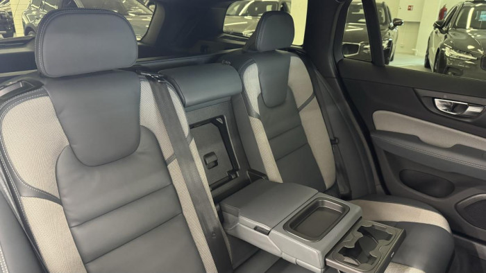 Volvo V60 V60 B4 R-DESIGN AUT REZERVACE