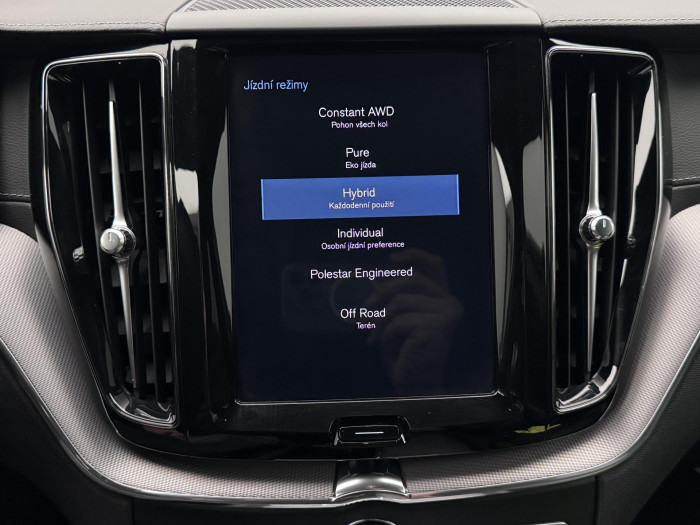 Volvo XC60 T8 AWD RECHARGE R-DESIGN AUT