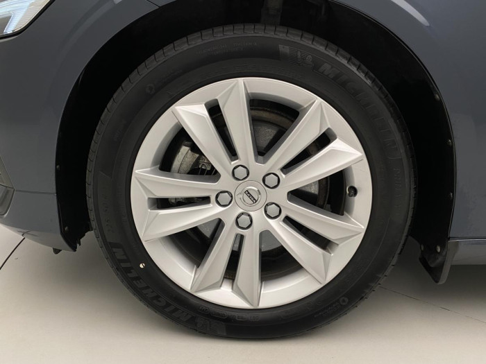 Volvo V60 B4 MOMENTUM AUT REZERVACE 2.0 Momentum