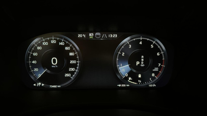Volvo V60 V60 B4 R-DESIGN AUT REZERVACE