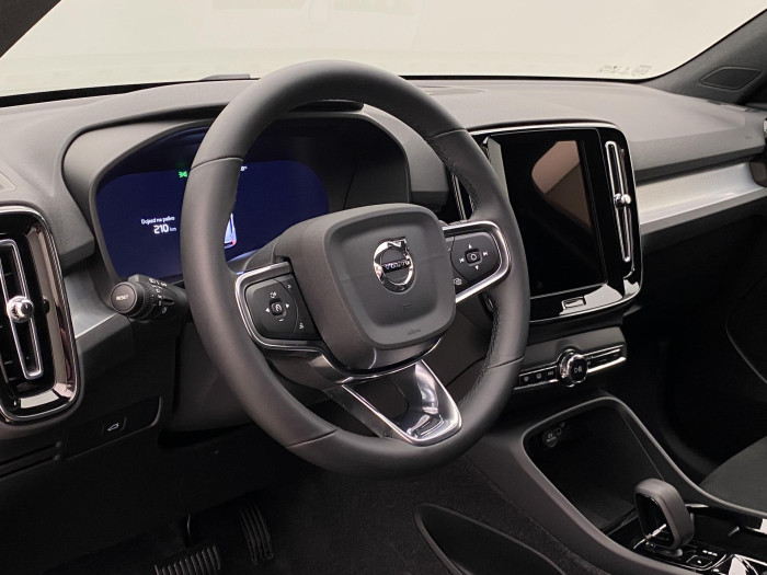 Volvo XC40 B3 DARK PLUS AUT CZ