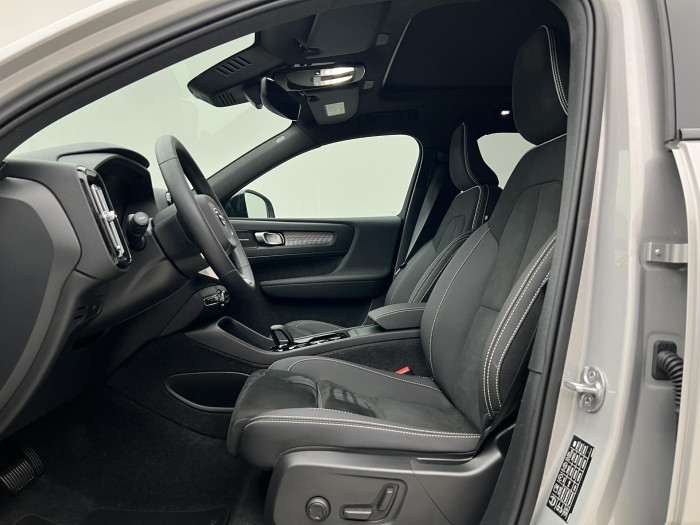 Volvo XC40 B3 ULTRA DARK AUT CZ 1.maj.