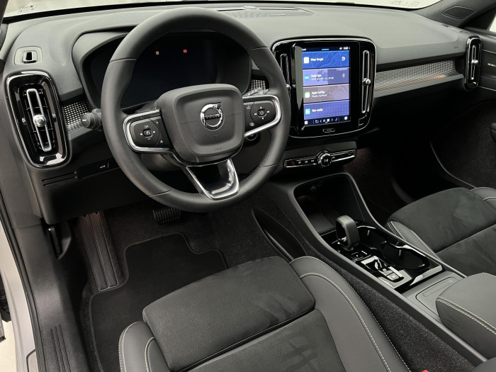 Volvo XC40 B3 ULTRA DARK AUT CZ 1.maj.
