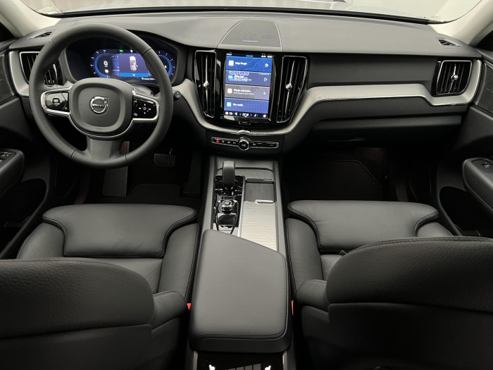 Volvo XC60 B4 AWD PLUS DARK AUT 1.maj.
