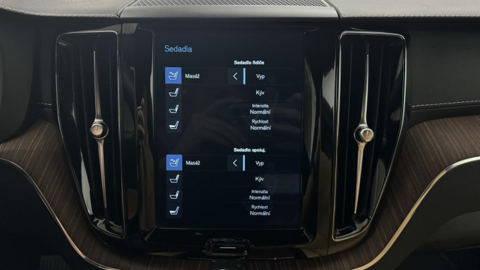 Volvo XC60 B4 AWD INSCRIPTION REZERVACE