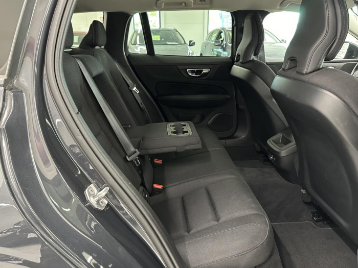 Volvo V60 D3 KINETIC NAVIGACE REZERVACE 2.0 d