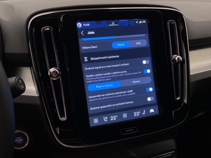 Volvo XC40 B3 DARK PLUS AUT CZ