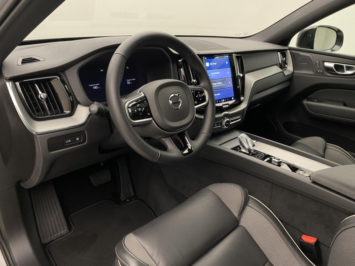 Volvo XC60 T6 AWD PLUG-IN DARK PLUS CZ
