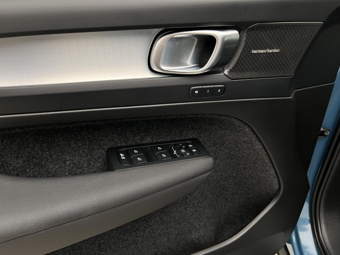 Volvo XC40 B3 PLUS DARK AUT CZ 1.maj.