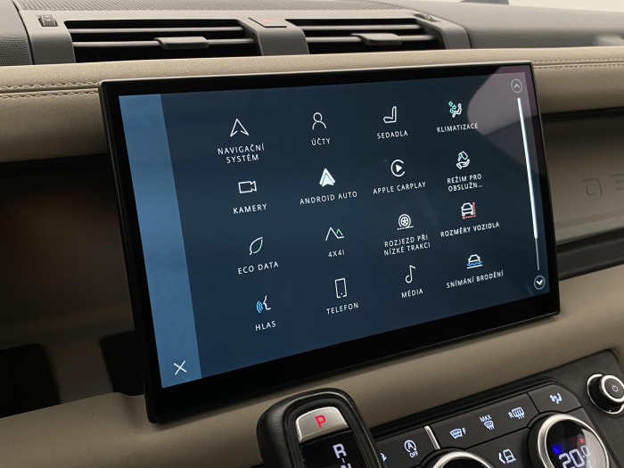 Land Rover Defender D250 AWD SE AUT CZ 3.0 d SE