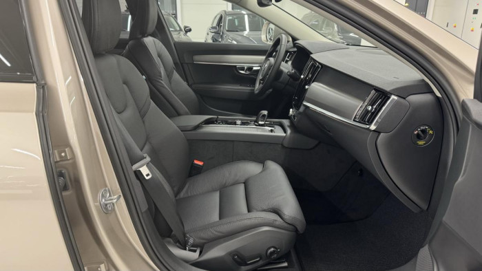 Volvo V90 CROSS COUNTRY B4 AWD REZERVACE