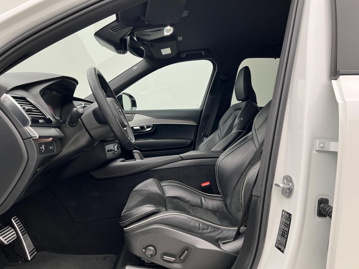 Volvo XC90 B6 AWD R-DESIGN AUT REZERVACE