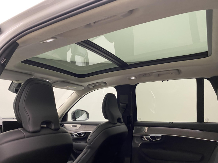 Volvo XC90 T8 AWD RECHARGE DARK REZERVACE